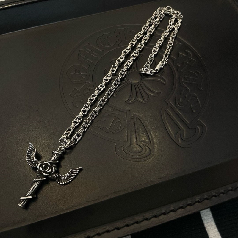 Ch*0me He**ts necklaces